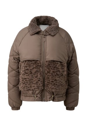 Brązowa kurtka ocieplana z pluszowymi panelami w leopardzi wzór z przodu, wysokim kołnierzem, zamkiem błyskawicznym z przodu oraz regulowanymi sznurkami na dole.
