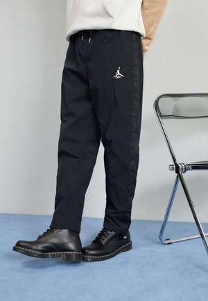 ESS STMT WARMUP  - Tracksuit bottoms - black/sail