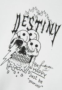 Tela blanca con gráficos negros que presentan una calavera, tres ojos, un rayo y texto: "DESTINO", "El futuro es ahora" y "simplemente sé tú mismo."