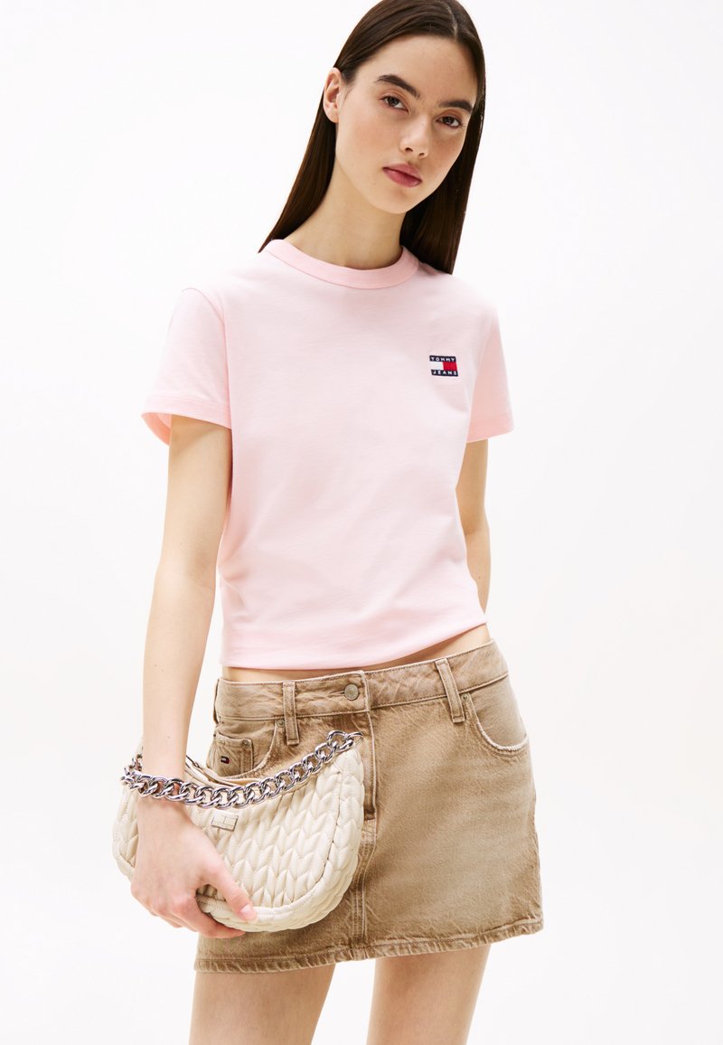 Tommy Jeans - ICONIC QUILTED - Handtas - beige, Vergroten