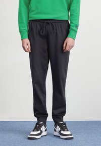 Nike Sportswear - CLUB KNIT JOGGER - Pantalones deportivos - black/(white) Imagen en miniatura 1