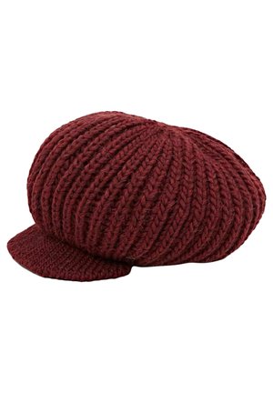 Bordeauxrode gebreide baret met een geribd patroon en een kleine stijve rand, ontworpen voor warmte en stijl.