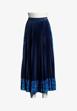 Falda midi plisada azul marino con un estampado floral en azul más claro a lo largo del dobladillo y los laterales, sobre un maniquí blanco.