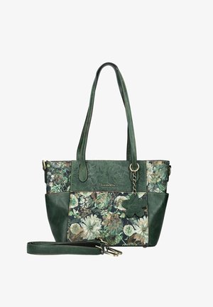 Grüne Lederhandtasche mit floralem Muster, zwei Griffen, einem abnehmbaren Riemen und einem blumenförmigen Anhänger, der an einem Griff hängt.