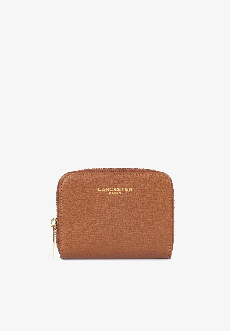 Portefeuille zippé en cuir marron texturé avec une fermeture éclair dorée et ""LANCASTER PARIS"" embossé en or au centre avant.