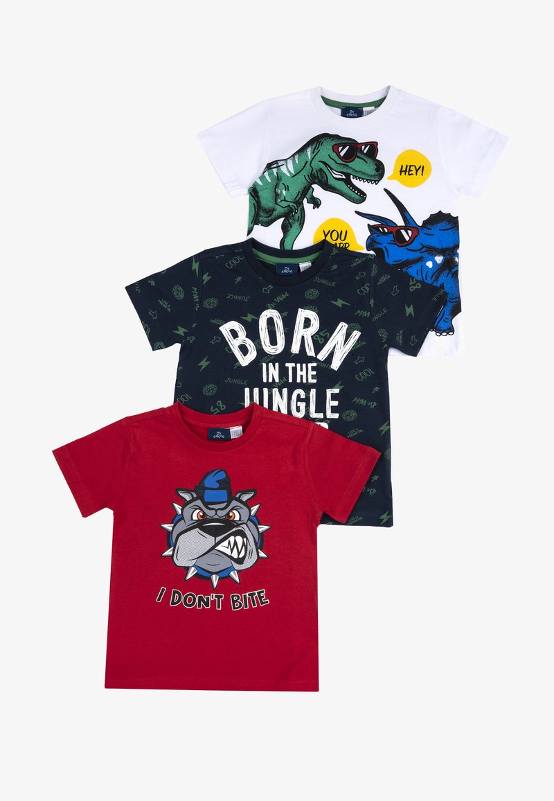 Tři trička s krátkým rukávem: bílé s grafikou dinosaurů, námořnické modré s textem "Narozen v džungli" a červené s potiskem buldoka a textem.