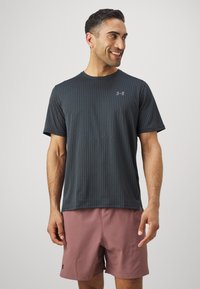Under Armour VANISH SHORTS - Sport rövidnadrágok - maroon mist/black