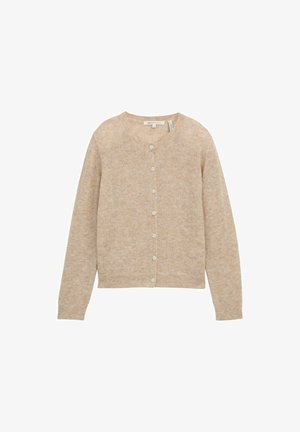 Beige stickad kofta med långa ärmar, rund halsringning och sju vita knappar fram.