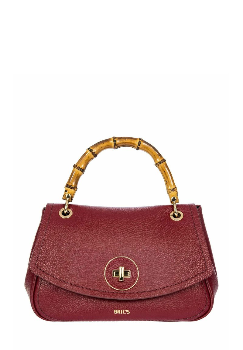 Sac à main en cuir bordeaux avec une forme arrondie, une poignée en bambou, des accessoires en or et un détail de fermeture circulaire. Finition texturée sur l'ensemble.