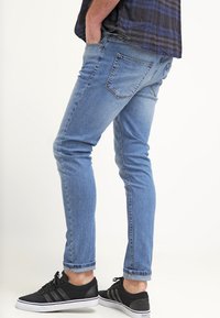 Pier One Traperice uskog kroja - light blue denim