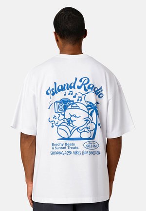 ISLAND RADIO - Print T-shirt - white