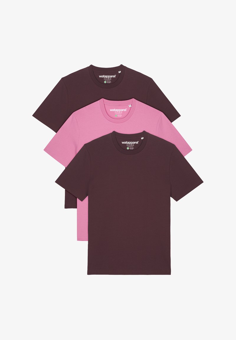 Drei Baumwoll-T-Shirts: zwei dunkelburgunderfarbene und eines hellpink. Jedes hat einen rundem Ausschnitt und kurze Ärmel, mit einem einfachen, einfarbigen Design.