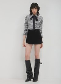 Calliope FANTAISIE  - Button-down blouse - une variante