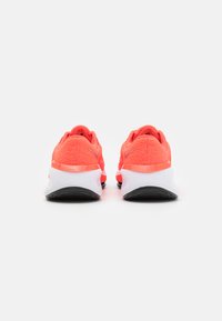Nike Performance VERSAIR - Edzőcipő - bright crimson/metallic silver/black/lilac bloom