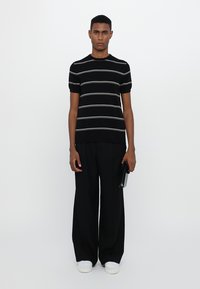 Ron Dorff STRIPED - Μπλουζάκι με στάμπα - black