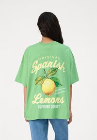 Pegador CHAPI HEAVY OVERSIZED TEE - Tricou cu imprimeu - washed peppermint green