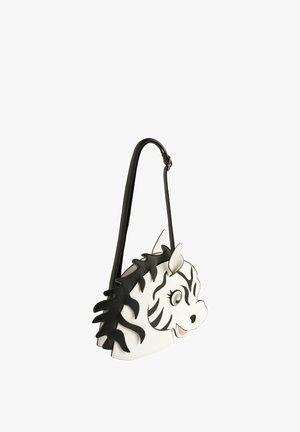 Sac d’épaule en forme de tête de zèbre souriante avec crinière noire et rayures, visage blanc et longue sangle noire.
