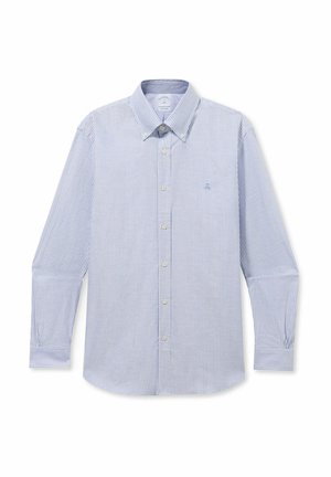 Męska koszula z długim rękawem na guziki w jasnoniebieskie i białe pionowe paski, kołnierzyk na guziki oraz małe haftowane logo na piersi.