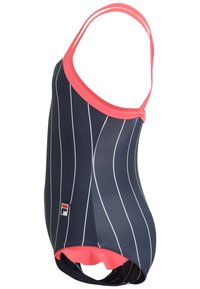 Costume da bagno FILA in blu navy con righe bianche, rifiniture rosa e spalline regolabili. Presenta un taglio sportivo e una toppa con logo in vita.