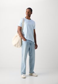 Esprit TEE - Osnovna majica kratkih rukava - pastel blue