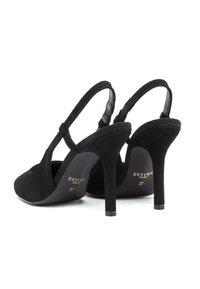 Mustad seemisnahast slingback-kõrged kontsad terava varbaosaga, kõrge stilettokontsaga, reguleeritava rihmaga ja sisetallal kaubamärgiga. Suurus 37.