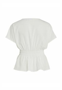 Top bianco, con una vestibilità rilassata, maniche corte e vita arricciata. Tessuto morbido con orlo a peplum e trama liscia. Vista posteriore mostrata.