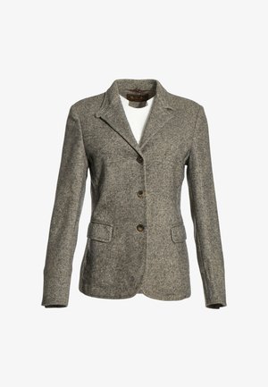 Blazer en tweed gris avec trois boutons marron, revers crantés, poches à rabat et manches longues sur fond blanc.