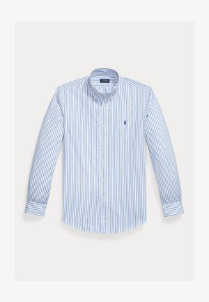 Svetlo modra srajca z dolgimi rokavi, navpičnimi belimi črtami, ovratnikom z gumbi in majhnim logotipom na levem žepu na prsih.
