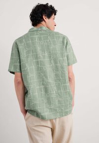 Seasalt Cornwall HERON SHORT SLEEVE - Camisa - loose lines dark pistachio
