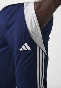 adidas Performance TIRO24  - 3/4 pikkuses spordipüksid - team navy blue/white