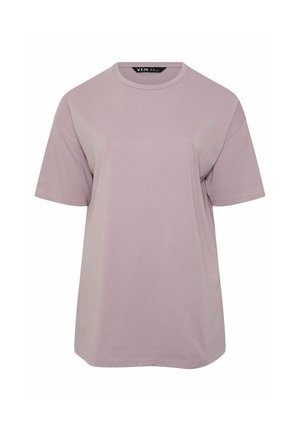 Maglietta semplice, maniche corte, colore lavanda, con scollo rotondo, vestibilità comoda e etichetta nera visibile all'interno del collo.