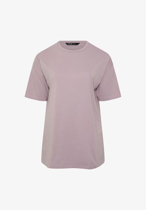 Effen lila T-shirt met korte mouwen, ronde hals, een ontspannen pasvorm en een zichtbaar zwart label aan de binnenzijde van de hals.