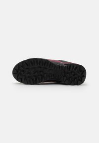 Salewa MOUNTAIN TRAINER LITE - Sapatos de caminhada - virtual pink/fluo coral