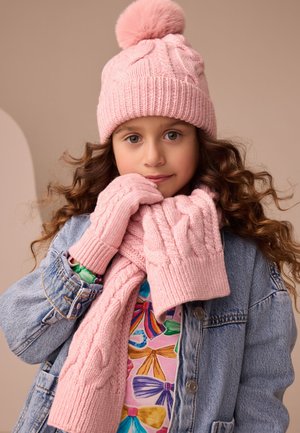 Next, SET, pink