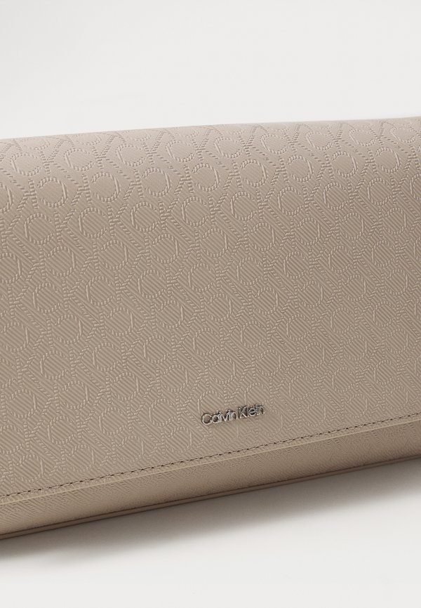 Cross body bag - chateau4