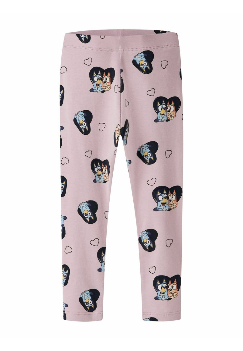 Leggings van lichtroze stof met een patroon van cartoonfiguren binnen zwarte harten, afgewisseld met kleinere harten. Rekbare stof.