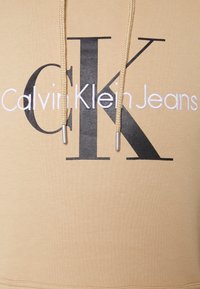 Calvin Klein Jeans SEASONAL MONOLOGO REGULAR HOODIE - Camisola - tawny sand