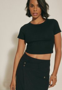 Next SLIM FIT SHORT SLEEVE - Základné tričko - black