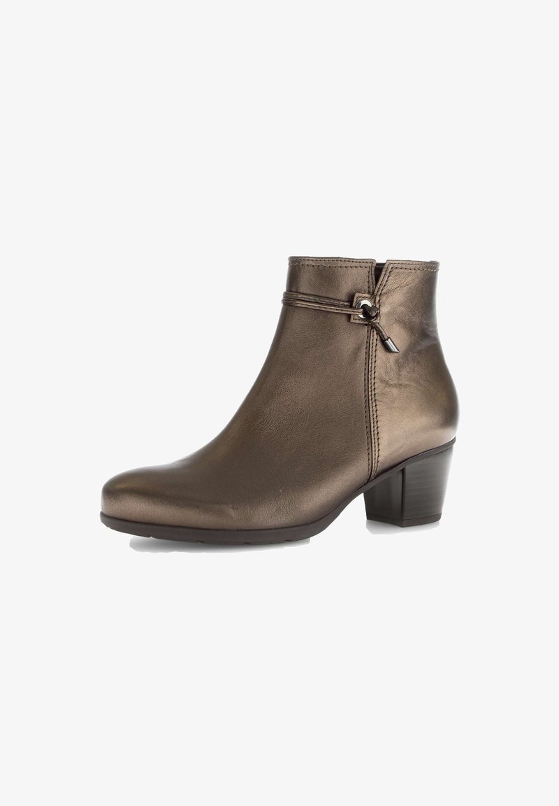 Bottines en cuir bronze avec un bout arrondi, fermeture zippée latérale et couture décorative ; elles présentent un talon carré et une texture lisse.