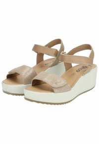 Sandali wedge beige con due cinghie regolabili, una tomaia texture e una suola di piattaforma bianca. Dettaglio del logo ben visibile sul lato.