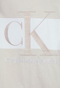Calvin Klein Jeans BLOCKING DRESS - Jerseyklänning - eggshell