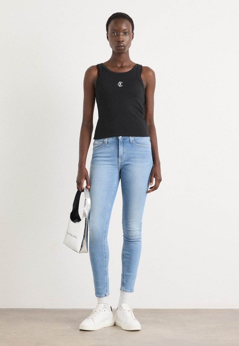 Calvin Klein Jeans MID RISE SKINNY - Skinny džíny - denim light