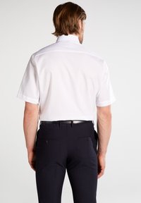 Eterna UNIFARBENES POPELINE KURZARMHEMD - COMFORT FIT - Businesshemd - weiss