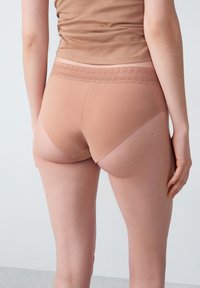 Etam INVISIBLE - Slip - sand