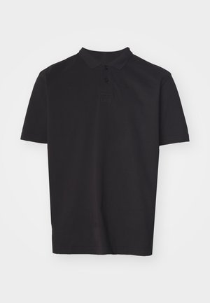 Sort polo-shirt lavet af bomuld, med en to-knap stolpe, korte ærmer og et diskret logo på brystet med et klassisk design.