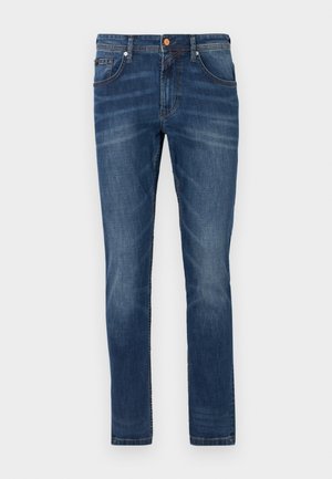 Donkerblauwe denim jeans met een rechte pijp, vijf zakken, subtiele vervaging, contrasterende stiksels en een knoopsluiting in de taille.