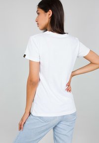 Alpha Industries SMALL LOGO  - T-shirt imprimé - white