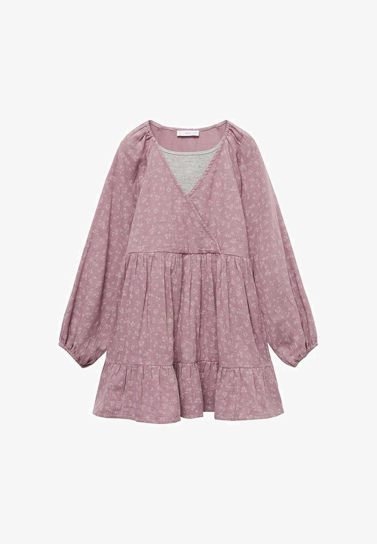 Vaaleanpunainen mekko, jossa on V-pääntie ja pitkät puffihihat. Mekossa on kerroksellinen hame ja pieni kukkakuosi läpi. Pehmeä ja kevyt kangas.