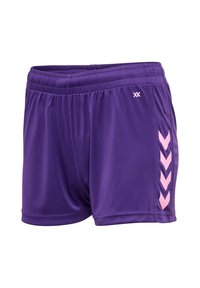 Lilla sportsshorts med elastisk linning og pink chevron-striber på siden, med en lille "XK"-logo nær taljen.