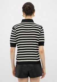 adL Printtipaita - striped black